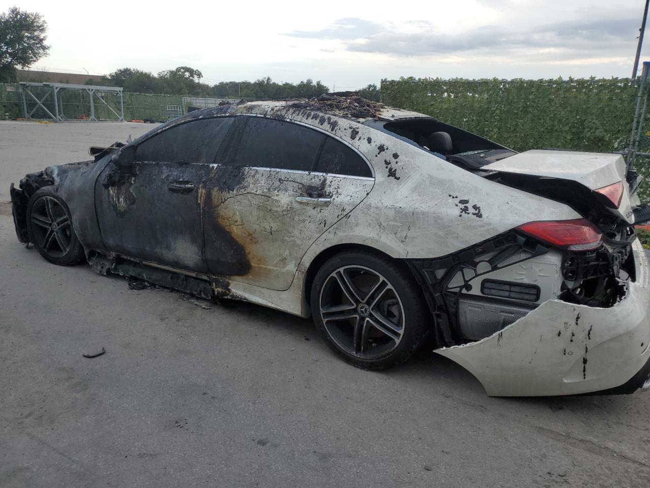 2022 Mercedes-Benz CLC-klasse VIN W1K2J5KB4NA094411 Copart auction photo, burn damage thumbnail 2
