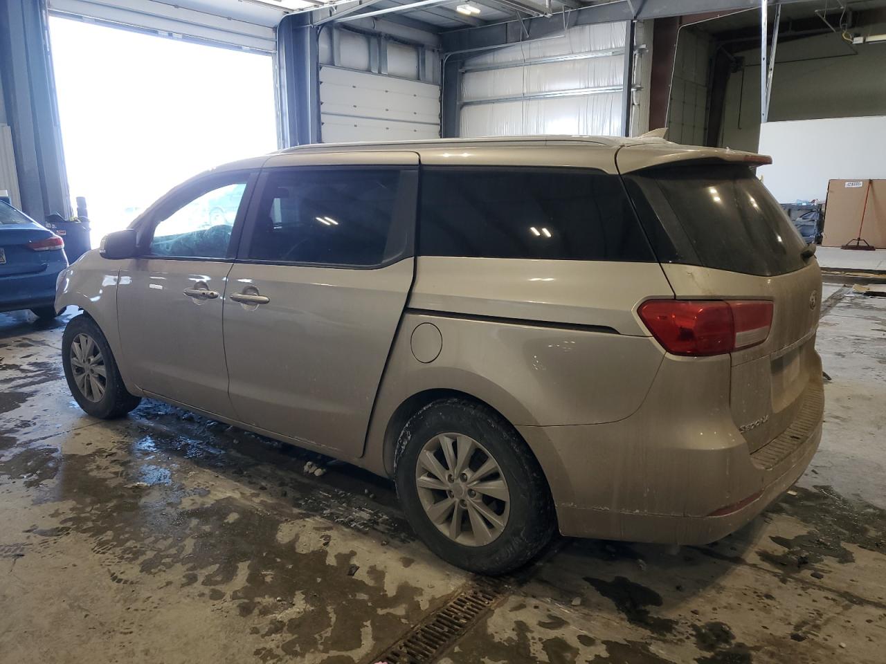 2017 KIA Sedona VIN KNDMB5C18H6253394 Copart auction photo, front end damage thumbnail 2