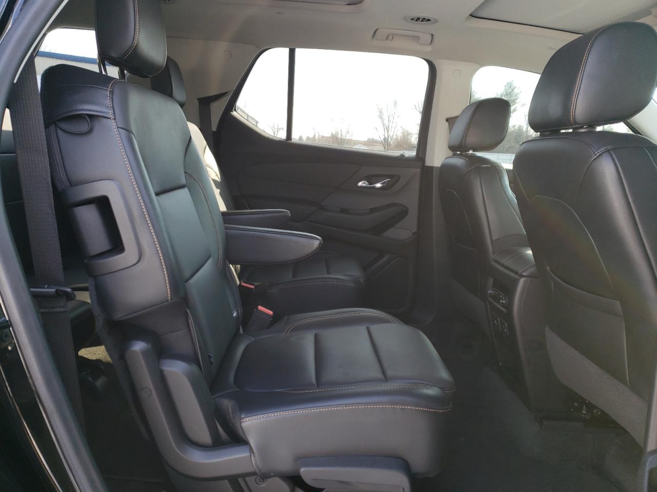 2018 Chevrolet Traverse VIN 1GNEVHKW8JJ277070 Copart auction photo, front end / minor dent/scratches damage thumbnail 11