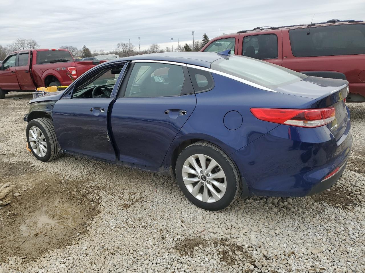 2018 KIA Optima VIN 5XXGT4L32JG268485 Copart auction photo, front end / side damage thumbnail 2