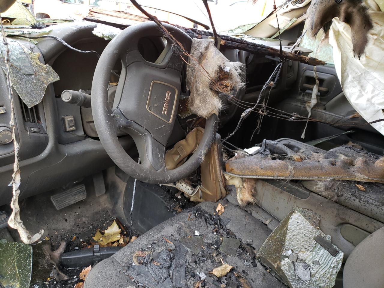 2015 GMC Sierra VIN 1GT02XEG9FZ141579 Copart auction photo, burn / burn - engine damage thumbnail 8