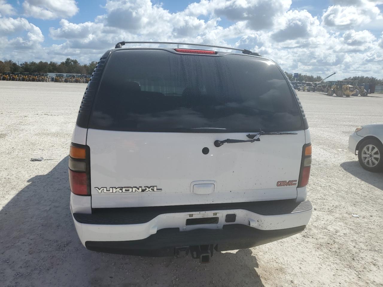 2004 GMC Yukon VIN 1GKFK66U84J258384 Copart auction photo, water/flood damage thumbnail 6