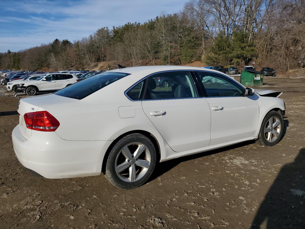 2015 Volkswagen Passat VIN 1VWAT7A33FC081836 Copart auction photo, front end damage thumbnail 3