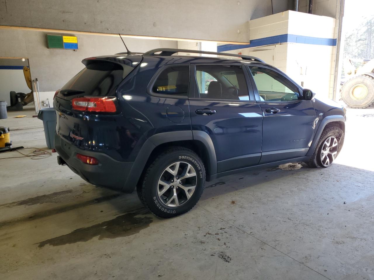 2014 Jeep Cherokee VIN 1C4PJMBS4EW132393 Copart auction photo, front end / side damage thumbnail 3