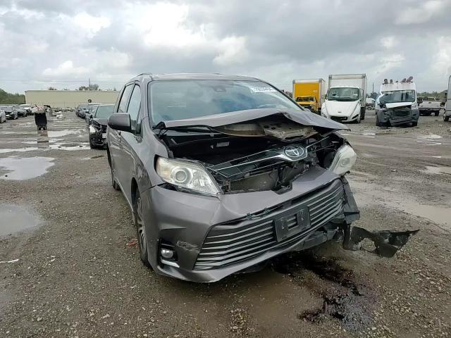 2019 Toyota Sienna VIN 5TDYZ3DC4KS020816 Copart auction photo, front end / minor dent/scratches damage thumbnail 11
