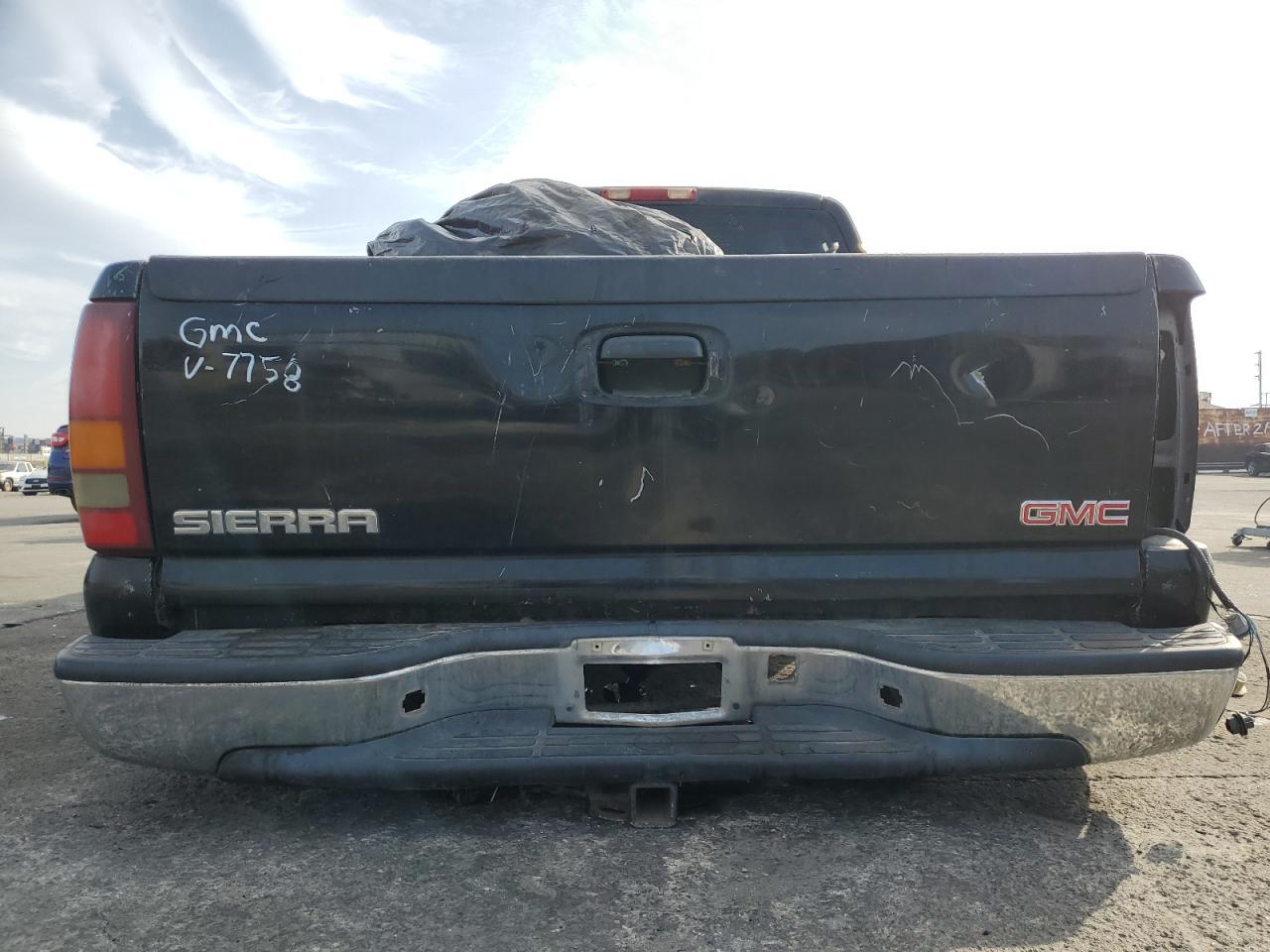 2005 GMC Sierra VIN 1GTEC19VX5Z347758 Copart auction photo, vandalism / stripped damage thumbnail 6