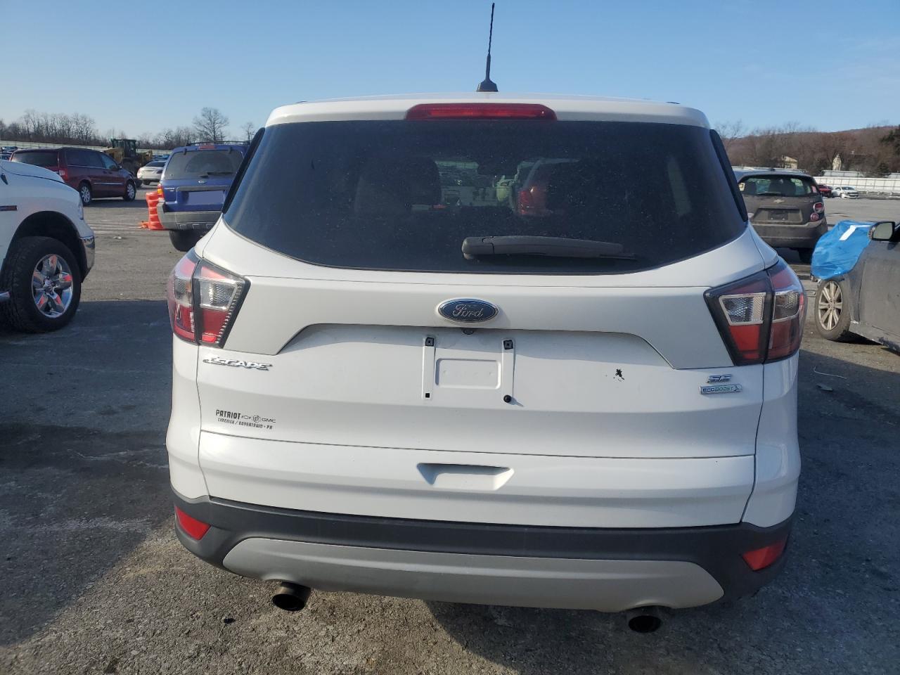 2017 Ford Escape VIN 1FMCU0G92HUB30951 Copart auction photo, normal wear / minor dent/scratches damage thumbnail 6