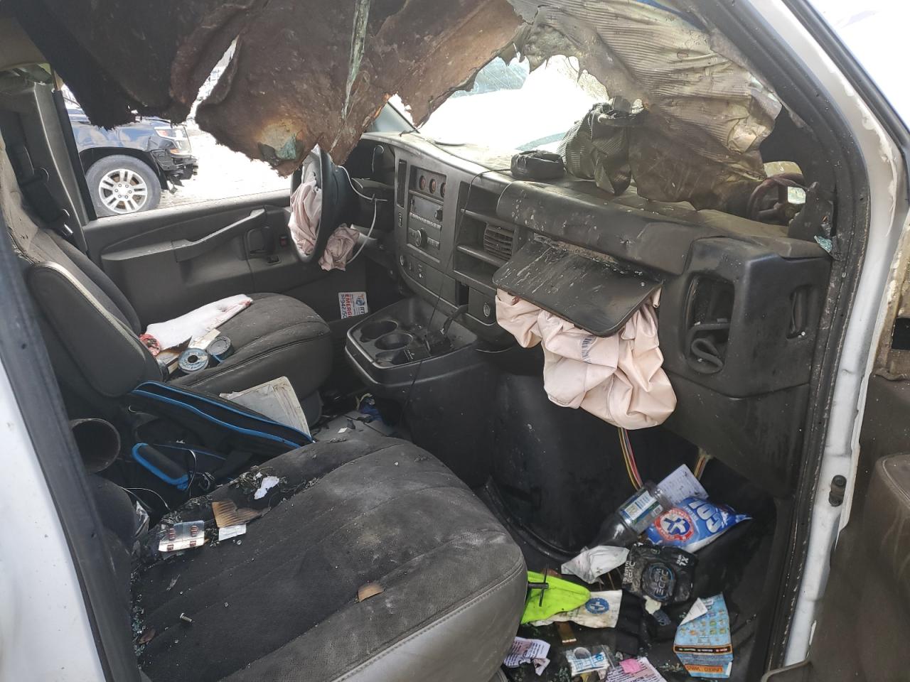2018 Chevrolet Express VIN 1GCWGAFG3J1910947 Copart auction photo, all over / burn damage thumbnail 8