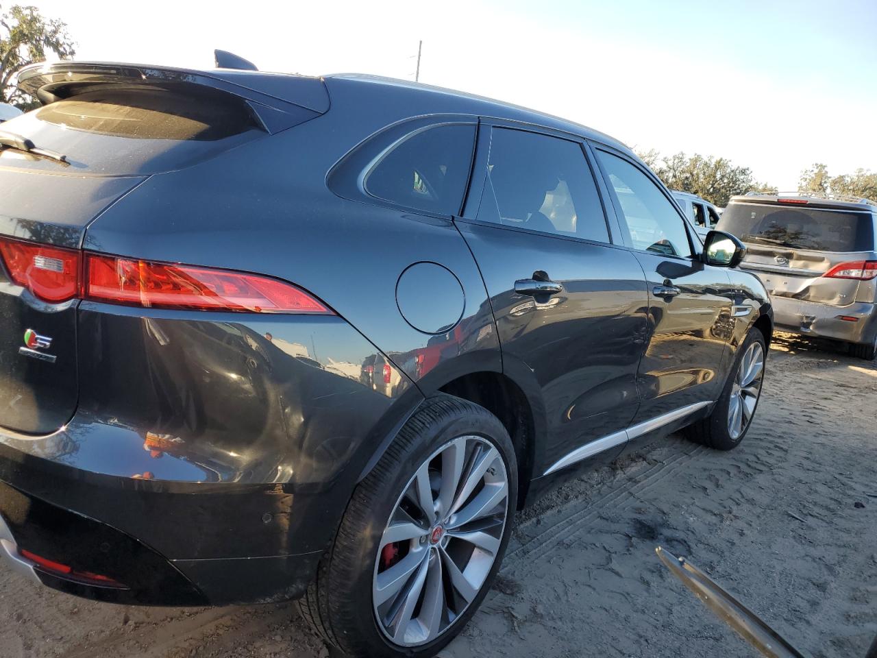 2020 Jaguar F-Pace VIN SADCM2FV4LA647228 Copart auction photo, front end damage thumbnail 3
