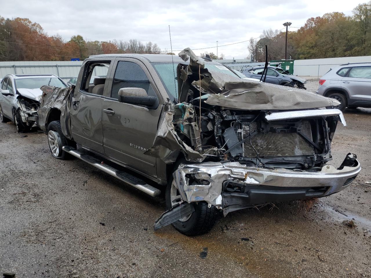 2015 Chevrolet Silverado VIN 3GCUKREC5FG328361 Copart auction photo, all over damage thumbnail 4