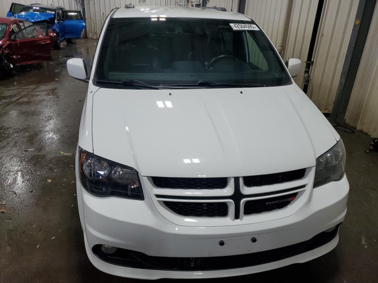 2019 Dodge Caravan VIN 2C4RDGEG1KR521358 Copart auction photo, side damage thumbnail 5