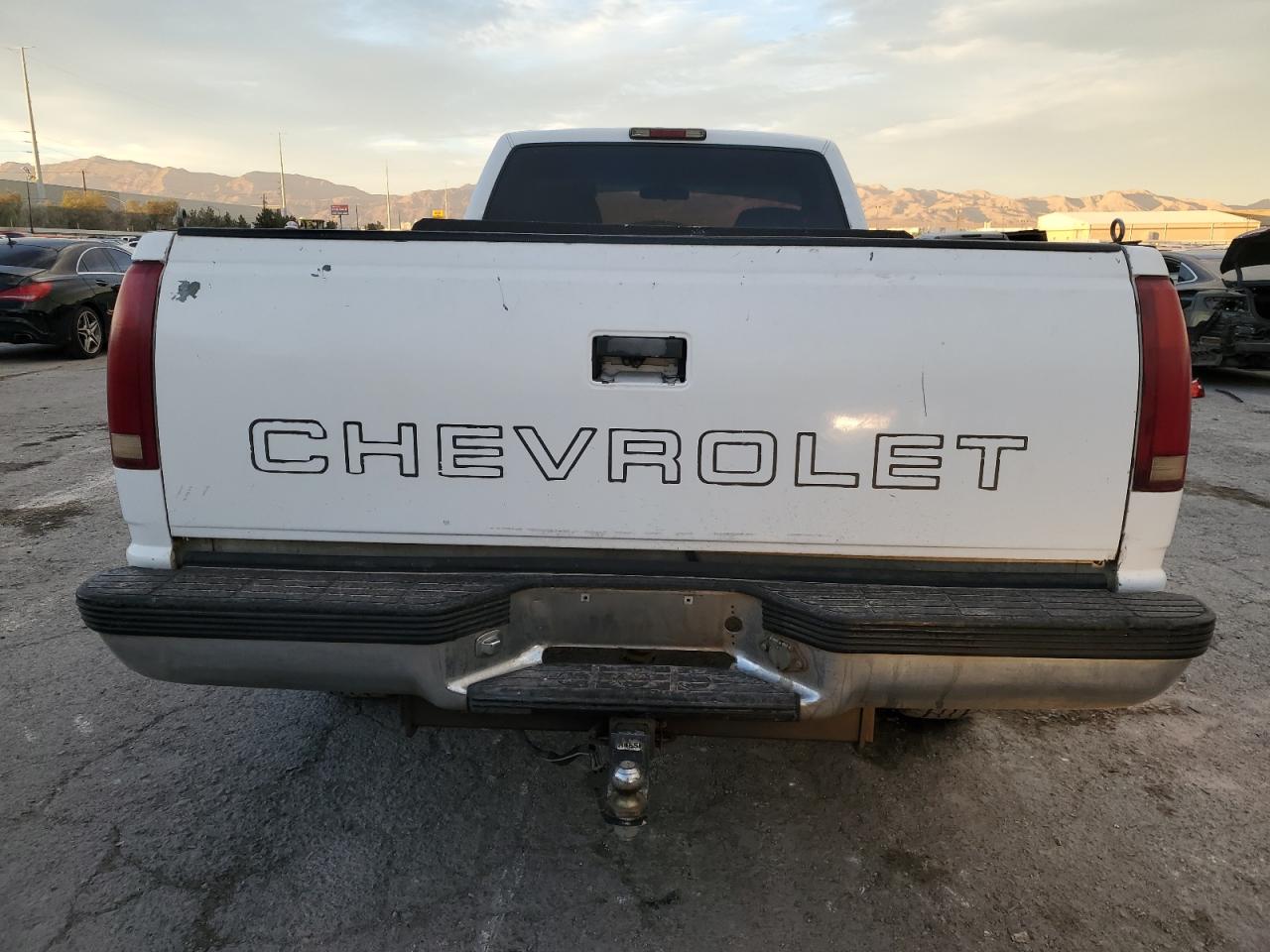 1997 Chevrolet GMT-400 VIN 1GCEK14M5VZ110807 Copart auction photo, vandalism / front end damage thumbnail 6