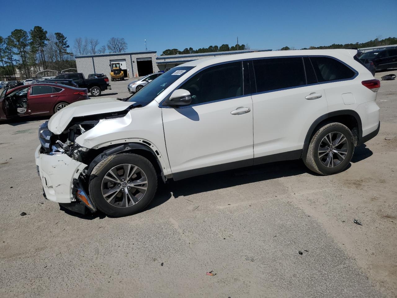 2019 Toyota Highlander VIN 5TDZARFH3KS057072 - Copart auction photo