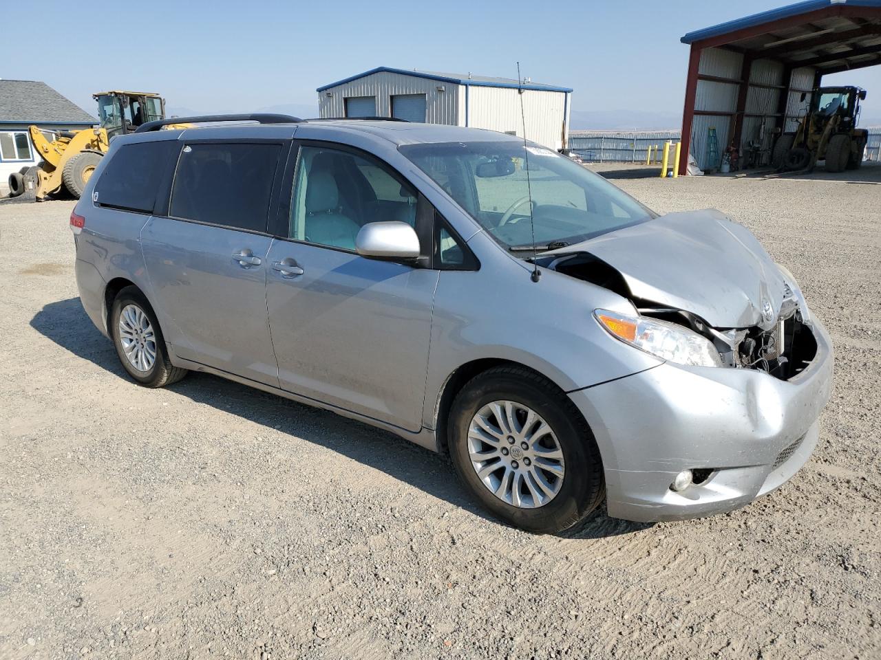 2013 Toyota Sienna VIN 5TDYK3DC3DS300363 Copart auction photo, front end damage thumbnail 4