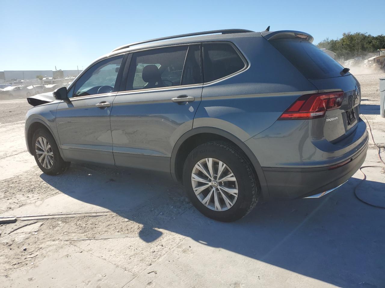2020 Volkswagen Tiguan VIN 3VV0B7AX6LM012347 Copart auction photo, front end damage thumbnail 2