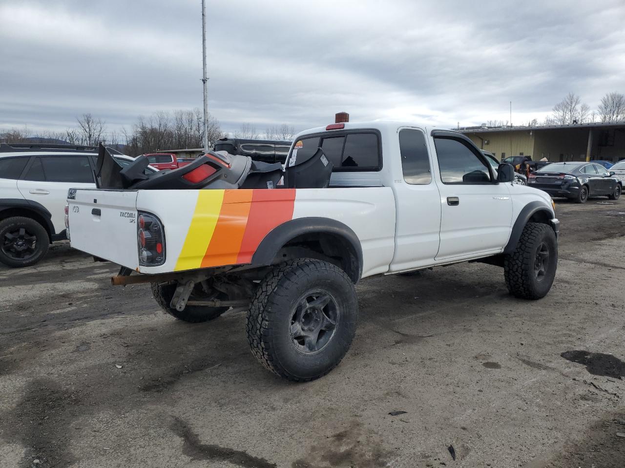 2002 Toyota Tacoma VIN 5TEWM72NX2Z135702 Copart auction photo, front end / minor dent/scratches damage thumbnail 3