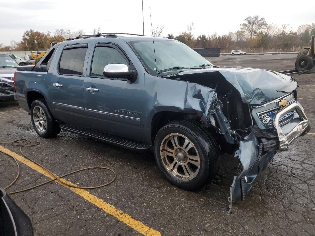 2010 Chevrolet Avalanche VIN 3GNVKGE00AG264468 Copart auction photo, front end damage thumbnail 4