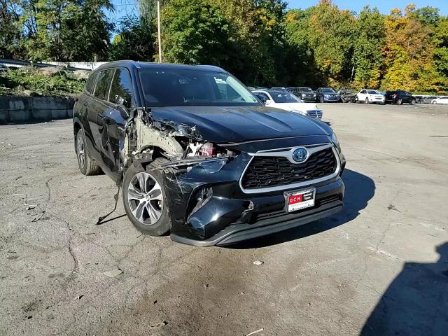 2021 Toyota Highlander VIN 5TDGBRCH8MS531173 Copart auction photo, front end / minor dent/scratches damage thumbnail 11