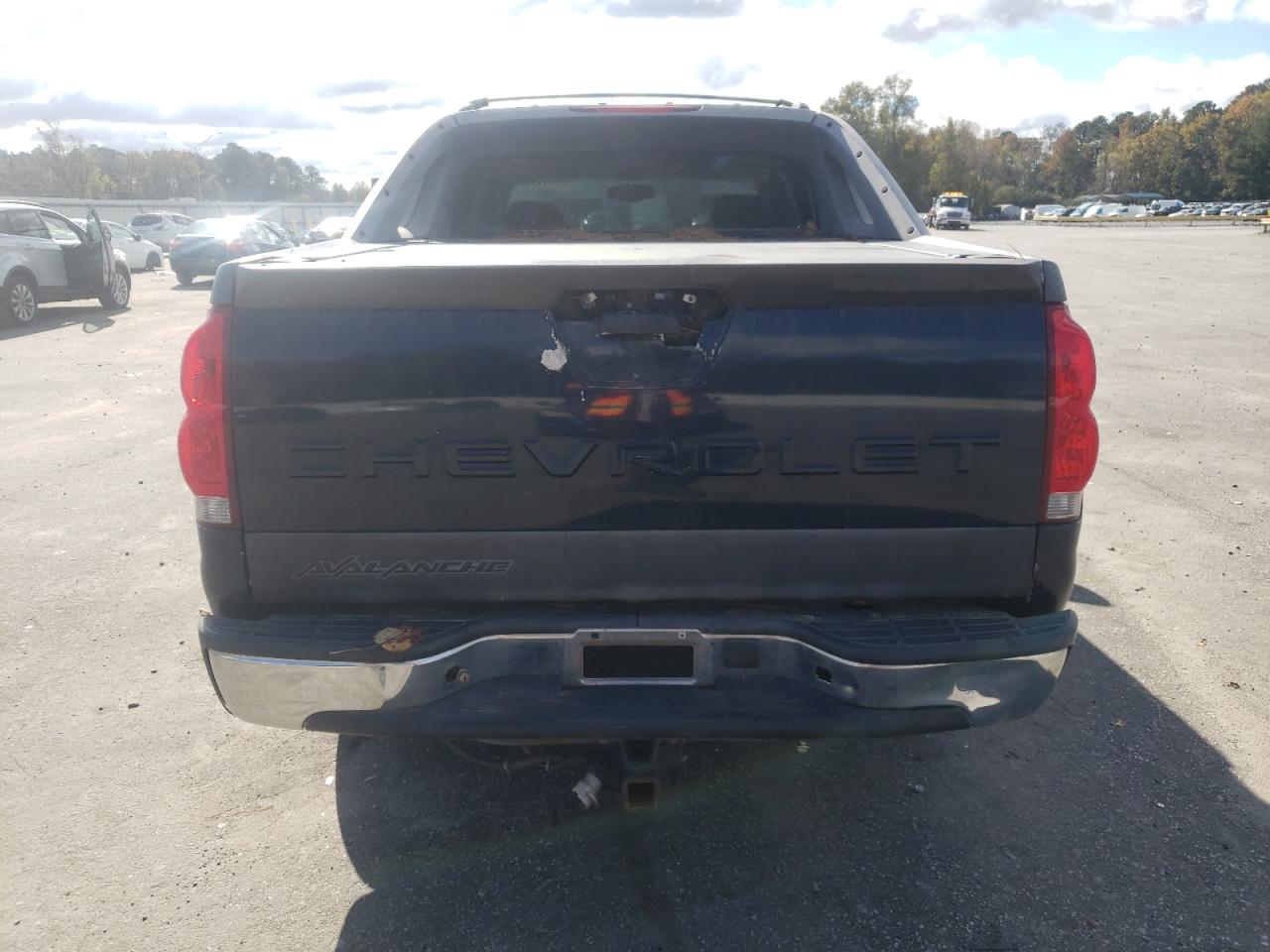 2005 Chevrolet Avalanche VIN 3GNEK12Z65G145359 Copart auction photo, all over damage thumbnail 6