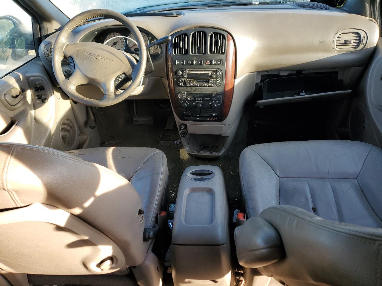 2003 Chrysler Town & Country VIN 2C8GT54L73R207873 Copart auction photo, front end / minor dent/scratches damage thumbnail 8