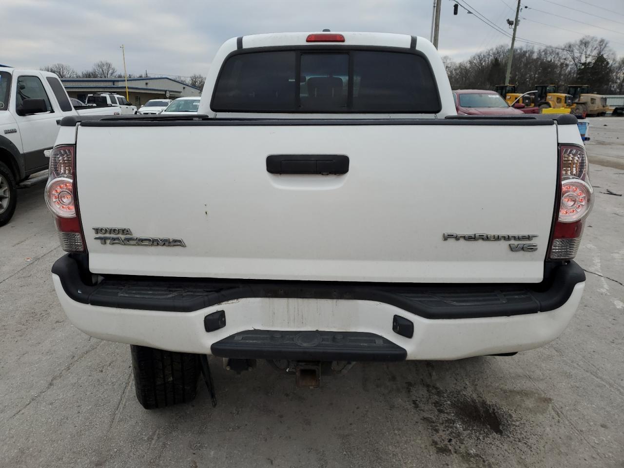 2011 Toyota Tacoma VIN 3TMJU4GN9BM119294 Copart auction photo, all over damage thumbnail 6