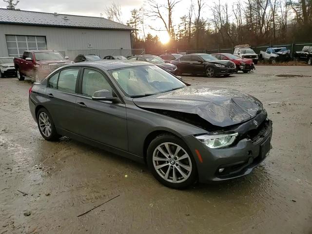 2018 BMW 3er VIN WBA8E5G52JNU46686 Copart auction photo, front end damage thumbnail 13