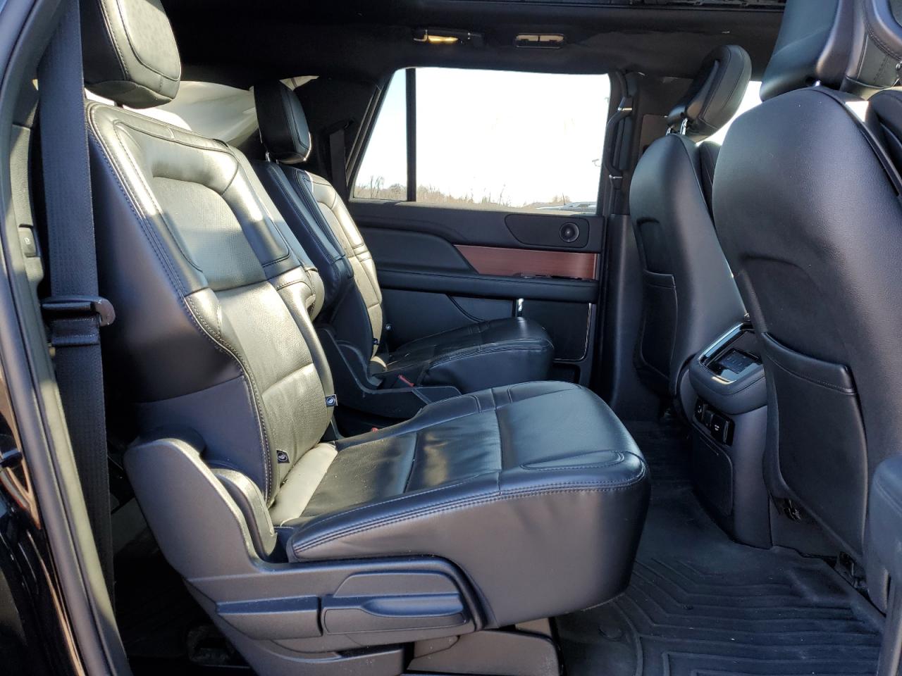 2022 Lincoln Navigator VIN 5LMJJ3NT8NEL13791 Copart auction photo, front end / minor dent/scratches damage thumbnail 11