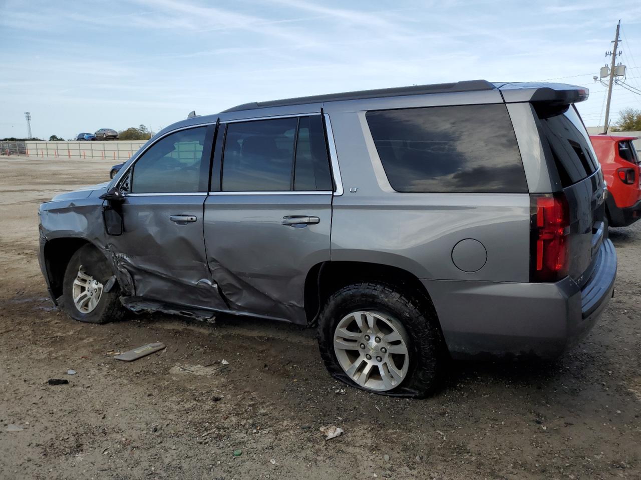 2019 Chevrolet Tahoe VIN 1GNSKBKC3KR162443 Copart auction photo, side / front end damage thumbnail 2