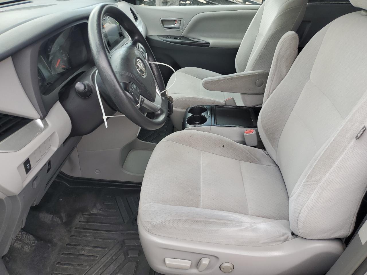 2015 Toyota Sienna VIN 5TDKK3DCXFS620210 Copart auction photo, rear end / minor dent/scratches damage thumbnail 7