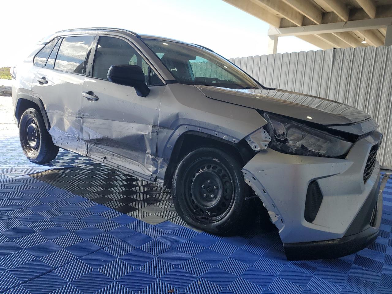 2020 Toyota RAV 4 VIN 2T3H1RFV9LC050226 Copart auction photo, side / front end damage thumbnail 4