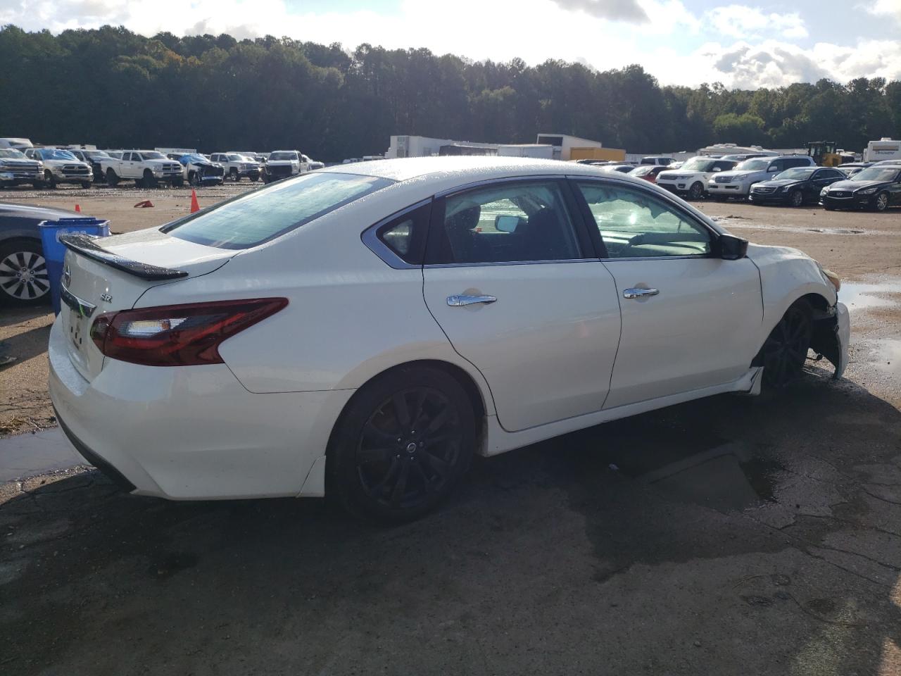 2017 Nissan Altima VIN 1N4AL3AP4HC295774 Copart auction photo, front end / side damage thumbnail 3
