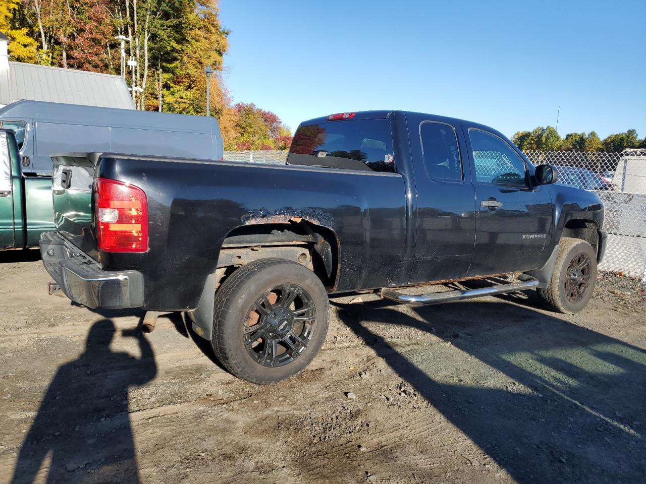 2011 Chevrolet Silverado VIN 1GCRKSEA2BZ275799 Copart auction photo, minor dent/scratches damage thumbnail 3
