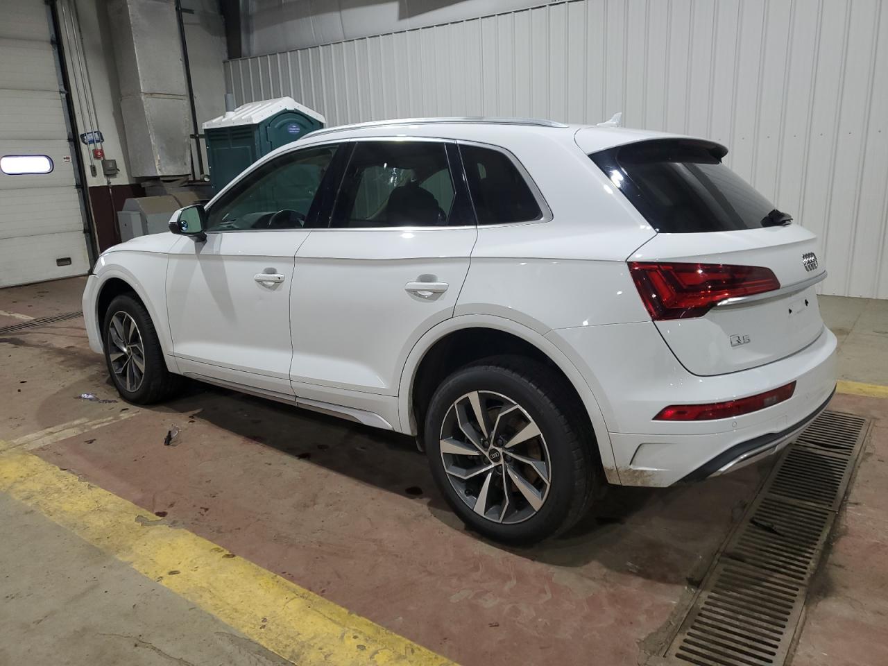 2021 Audi Q5 VIN WA1BAAFY9M2024987 Copart auction photo, front end / minor dent/scratches damage thumbnail 2