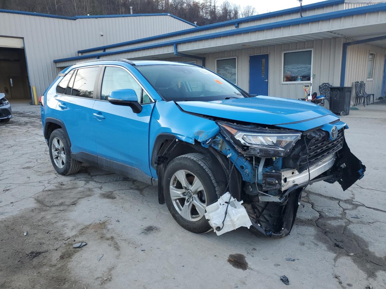 2019 Toyota RAV 4 VIN 2T3P1RFV4KW059957 Copart auction photo, front end / rear end damage thumbnail 4