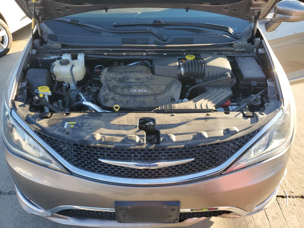 2018 Chrysler Pacifica VIN 2C4RC1BG7JR292770 Copart auction photo, front end damage thumbnail 12