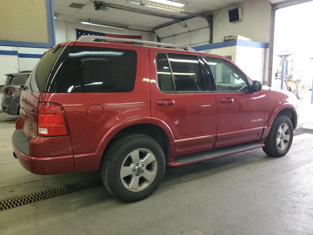 2004 Ford Explorer VIN 1FMZU75W24UC07629 Copart auction photo, side / rear end damage thumbnail 3