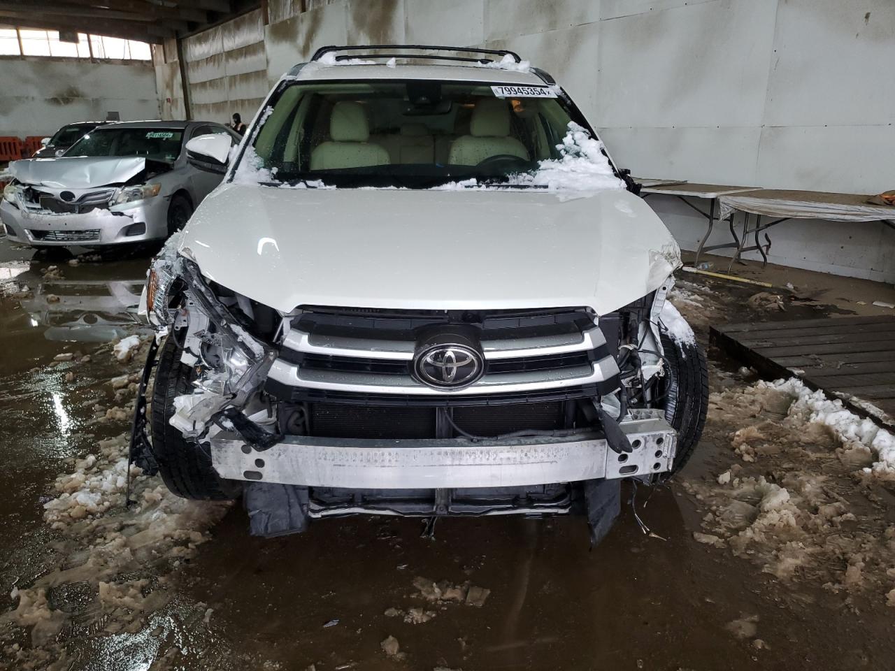 2017 Toyota Highlander VIN 5TDJZRFH4HS519640 Copart auction photo, front end damage thumbnail 5