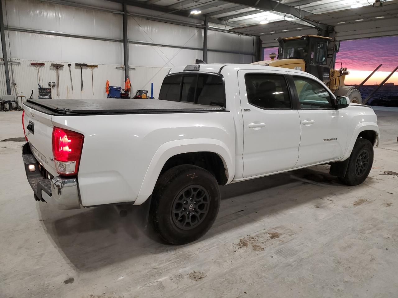 2017 Toyota Tacoma VIN 3TMCZ5AN8HM096429 Copart auction photo, front end damage thumbnail 3