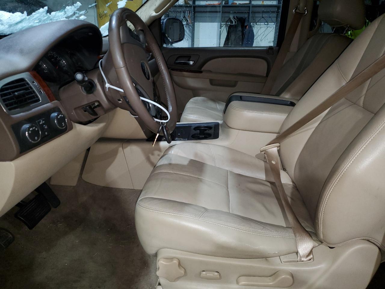 2010 Chevrolet Tahoe VIN 1GNUKBE03AR186637 Copart auction photo, front end damage thumbnail 7