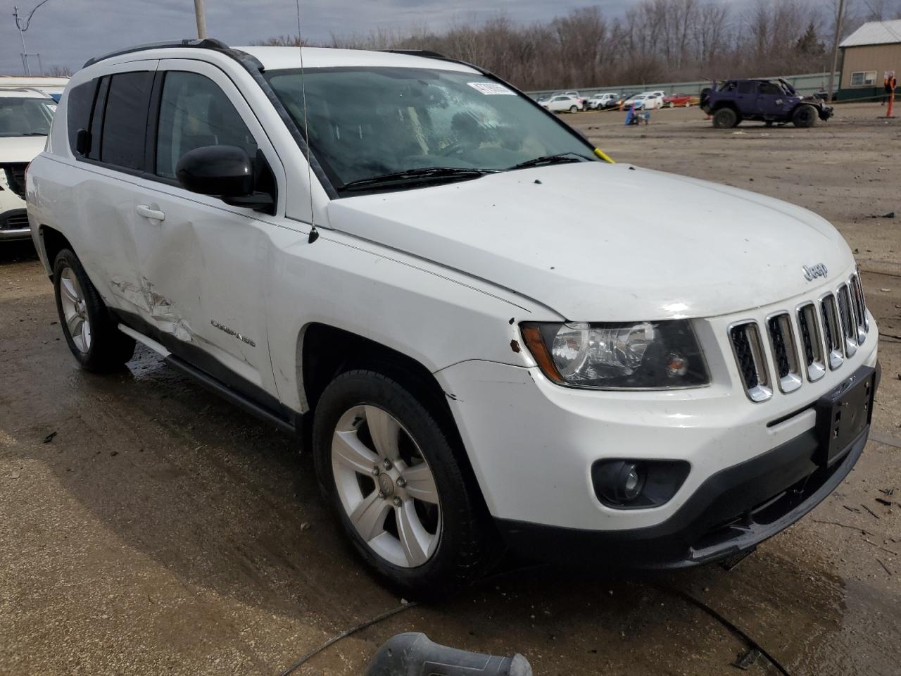2016 Jeep Compass VIN 1C4NJDBB6GD610402 Copart auction photo, side / minor dent/scratches damage thumbnail 4