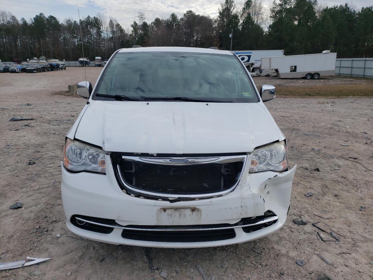 2013 Chrysler Town & Country VIN 2C4RC1CG2DR816328 Copart auction photo, front end damage thumbnail 5