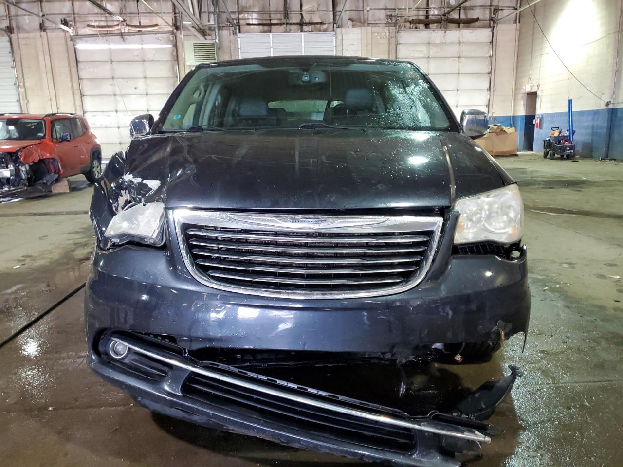 2014 Chrysler Town & Country VIN 2C4RC1CG4ER454813 Copart auction photo, front end / side damage thumbnail 5