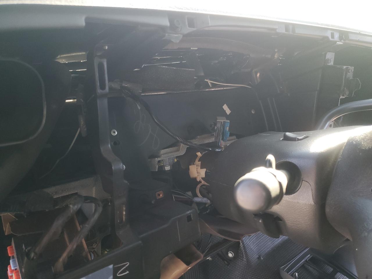 2006 GMC Sierra VIN 1GTEC19X36Z270900 Copart auction photo, vandalism / stripped damage thumbnail 9