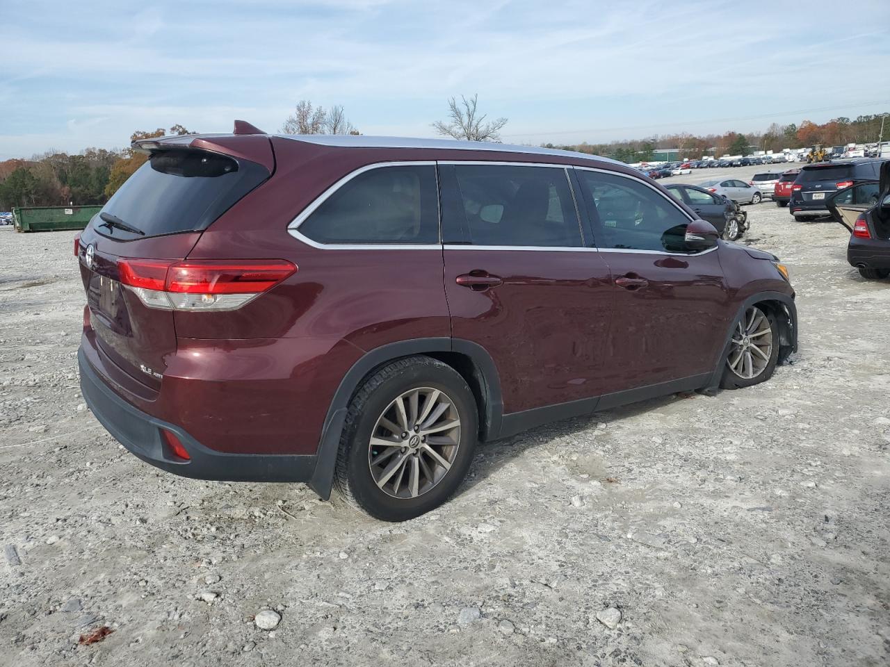 2019 Toyota Highlander VIN 5TDJZRFH6KS955185 Copart auction photo, front end damage thumbnail 3