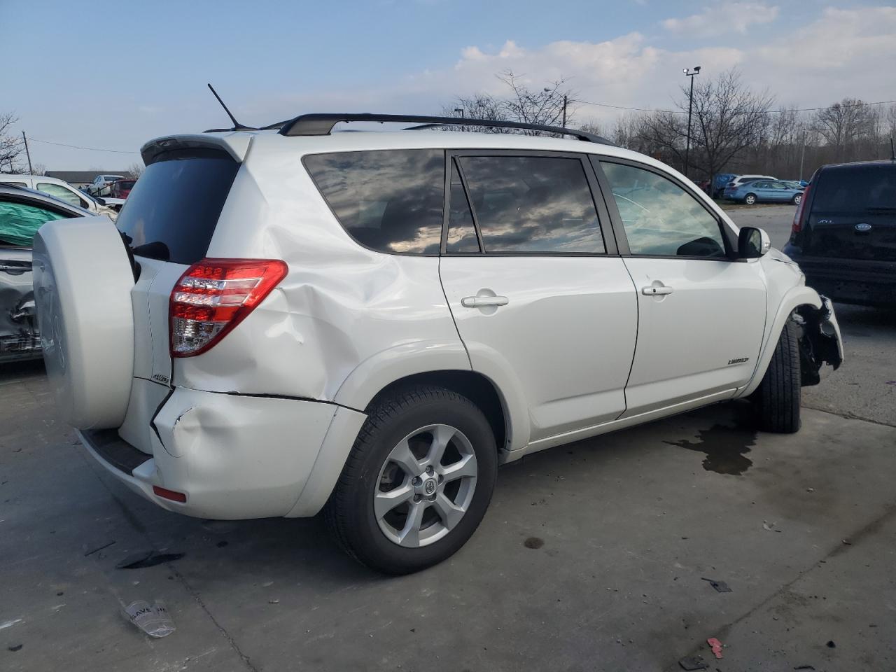 2011 Toyota RAV 4 VIN 2T3DK4DV9BW062746 Copart auction photo, front end / rear end damage thumbnail 3
