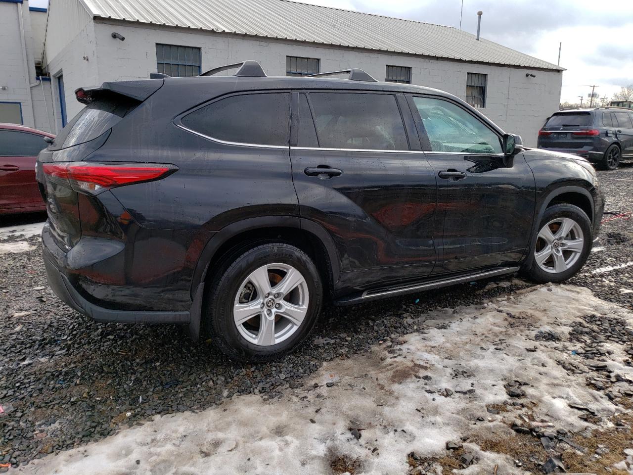 2021 Toyota Highlander VIN 5TDCZRBH7MS124411 Copart auction photo, front end / side damage thumbnail 3
