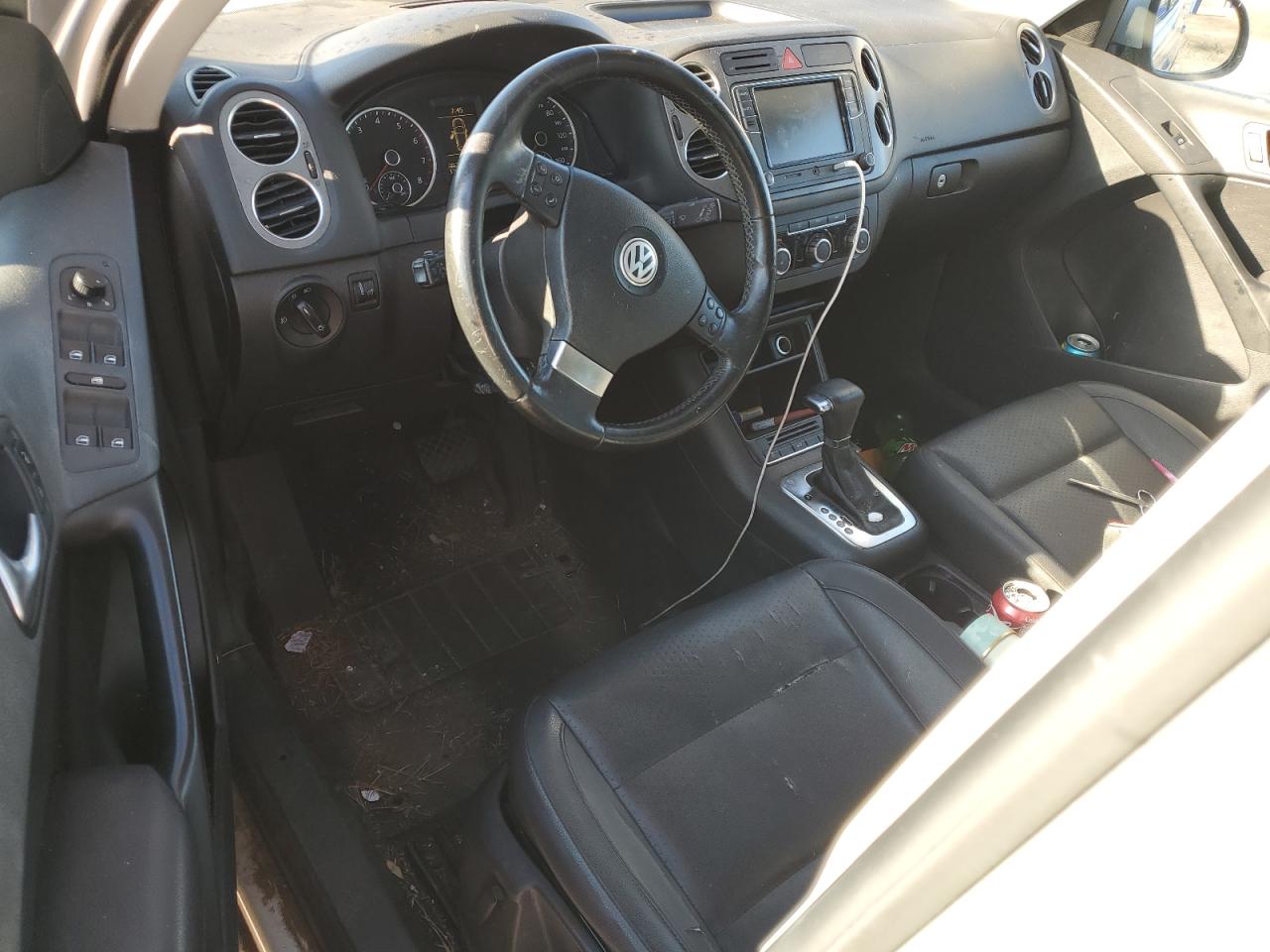 2010 Volkswagen Tiguan VIN WVGAV7AX2AW516316 Copart auction photo, front end damage thumbnail 8