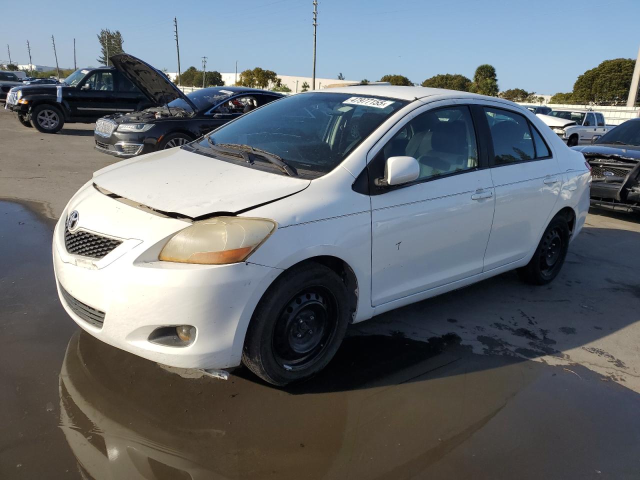 2009 Toyota Yaris VIN JTDBT903991321136