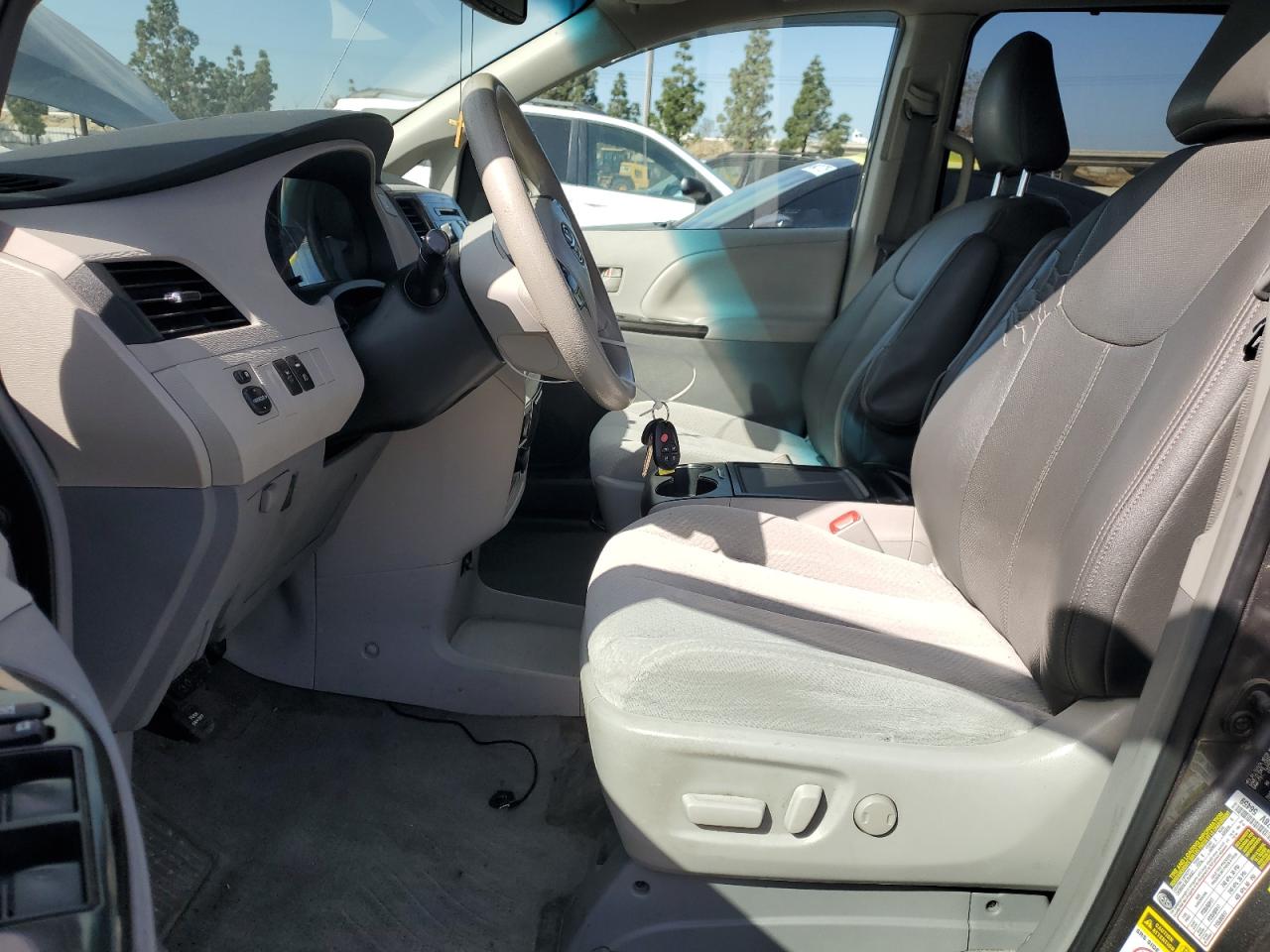 2013 Toyota Sienna VIN 5TDKK3DC2DS384696 Copart auction photo, front end damage thumbnail 7
