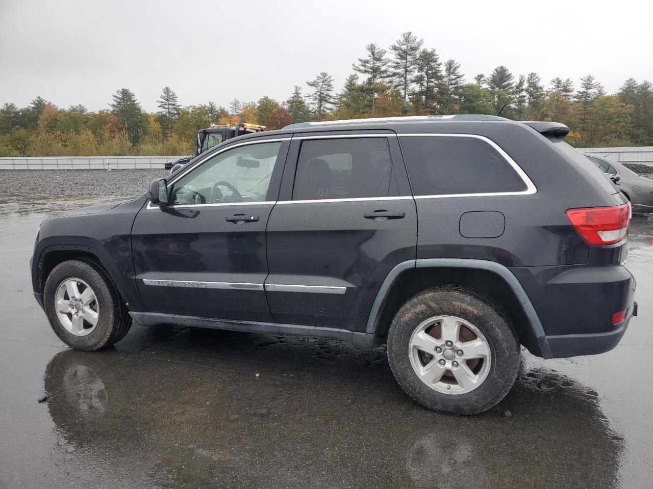 2011 Jeep Grand Cherokee VIN 1J4RR4GG9BC586152 Copart auction photo, front end / side damage thumbnail 2